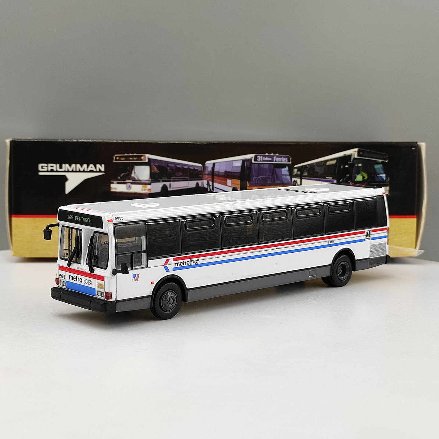 Vintage Collectibles Toys - Diecast IR 1:87 Scale Vintage Bus