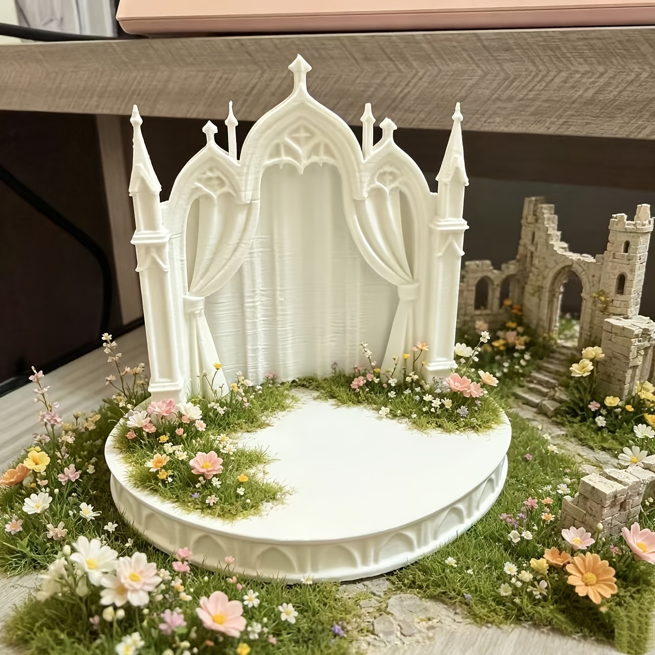 Gothic Castle Diorama Platform - Vintage Collectible Dolls recension och pris