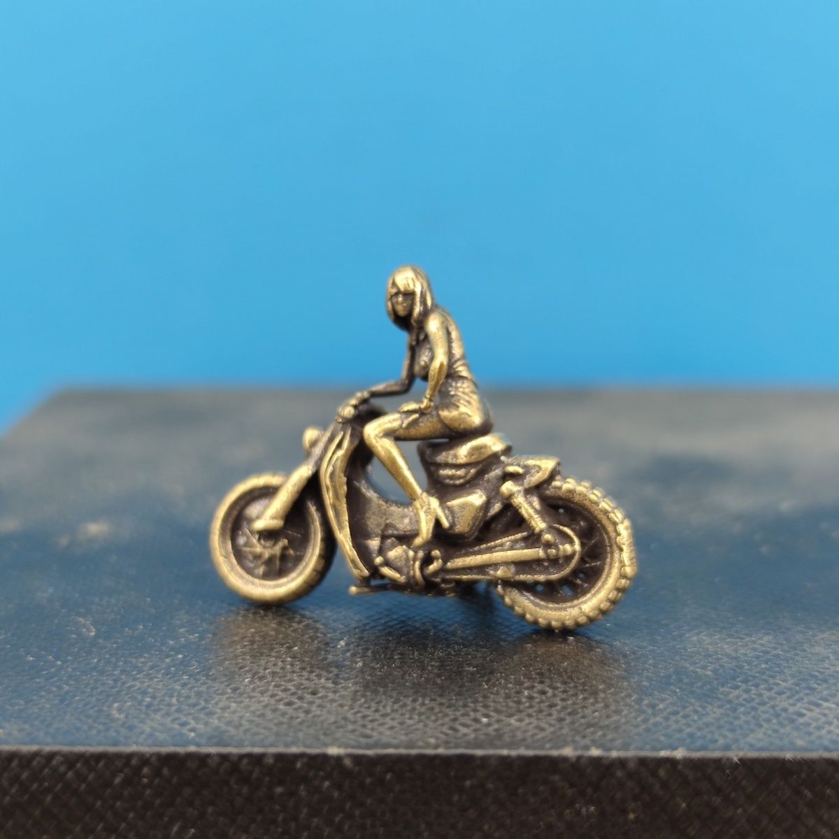 ​​2.4cm Brass Vintage Scooter  - Vintage Collectible And Vintage Dolls recension och pris